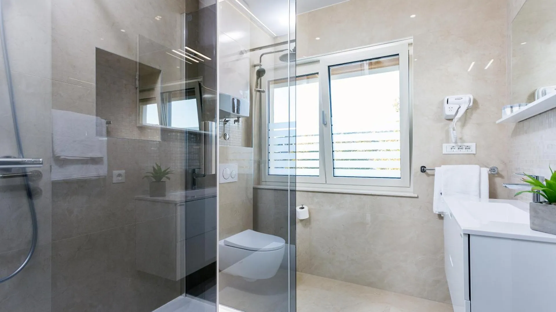 Shine Of Life Luxury Rooms Spalato 0*,